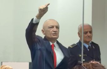 Meta nuk njihet më! I shpërfytyruar nga kafazi i xhamit: ‘Proces i turpshëm me shpifje kundër shtetit