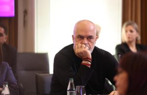 PS mbledh grupin parlamentar: Integrimi, zgjedhjet në parti dhe ‘Maji i Europës’ në fokus