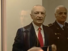 Meta nuk njihet më! I shpërfytyruar nga kafazi i xhamit: ‘Proces i turpshëm me shpifje kundër shtetit