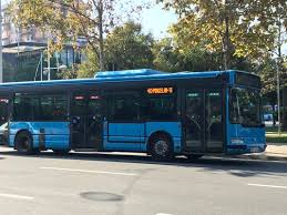 Transporti në kaos, shkurtohet 40% e shërbimit/ Qytetarët në pritje të gjata në stacione, operatorët: Masa e detyruar nga kostot