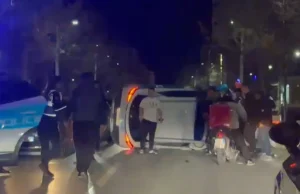 Si në filma në Vlorë! 15-vjeçari përmbys makinën e policisë pas ndjekjes së çmendur në qytet