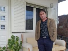 Policia jep shkakun e aksidentit dhe tregon sa herë ou hoq patenta Nikoll Radaçi. Autori i aksidentit qe vrau dy femije. Ishte i dehur ne timon. Fqinjet e njohin si njeri problematik ne lagje