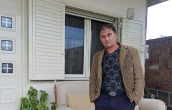 Policia jep shkakun e aksidentit dhe tregon sa herë iu hoq patenta shoferit të dehur Nikoll Radaçi. Autori i aksidentit qe vrau dy femije. Ishte i dehur ne timon. Fqinjet e njohin si njeri problematik ne lagje