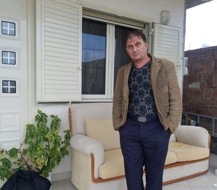 Nikoll Radaçi. Autori i aksidentit qe vrau dy femije. Ishte i dehur ne timon. Fqinjet e njohin si njeri problematik ne lagje