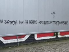 “S’ka vend për shqiptarët”/ Shkrime anti-shqiptare ndezin tensionet në Shkup