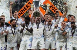 Triumfi i Aston Villa/ Emery rikthen trofeun pas 44 vitesh, Freiburg dorëzohet në finale