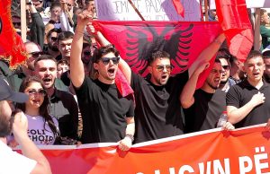 Video/ Studentët nga Kosova dhe Shqipëria u bashkohen shqiptarëve të Maqedonisë së veriut në Shkup për gjuhën shqipe