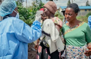 Ebola del jashtë kontrollit në Afrikë? Mbi 1 mijë raste të dyshuara dhe qindra viktima
