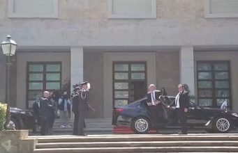 Vizita e Dendias në Tiranë/ Çfarë fshihet pas takimit me Ramën dhe sinjalit për Ballkanin?