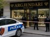 Terror në Kamëz! Grabitësit me armë “bastisin” argjendarinë dhe zhduken me bizhuteritë