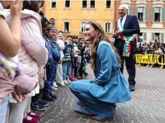 Kate Middleton flet italisht me fëmijët në vizitën e parë jashtë vendit pas diagnostikimit me kancer