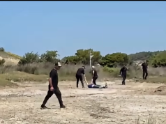 Dhunë në protestën e Zvërnecit, banorët: E goditën dhe e tërhoqën zvarrë. Përplasje mes protestuesve dhe sigurisë private në Pishë Poro-Nartë. Policia procedon 15 protestues dhe dy roje private.