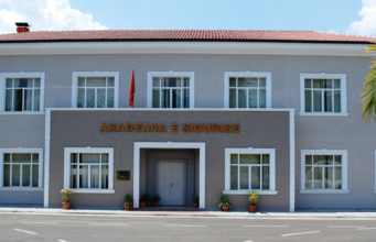Helmim masiv në Akademinë e Sigurisë, 50 studentë përfundojnë me probleme shëndetësore