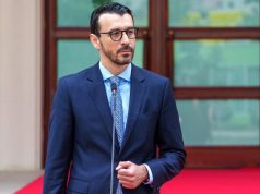 Qeveria jep 50 lekë për litër nafte! Subvencion për transportin publik pas rritjes së çmimeve. Karakaçi: Kompensimi nis që nga marsi, përfitojnë të gjitha shoqëritë e transportit