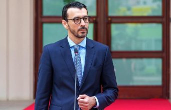 Qeveria jep 50 lekë për litër nafte! Subvencion për transportin publik pas rritjes së çmimeve. Karakaçi: Kompensimi nis që nga marsi, përfitojnë të gjitha shoqëritë e transportit