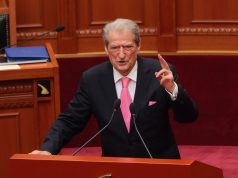 Berisha sulmon Ramën në Kuvend: Shqiptarët po varfërohen, ai shpenzon 300 mijë euro për një udhëtim