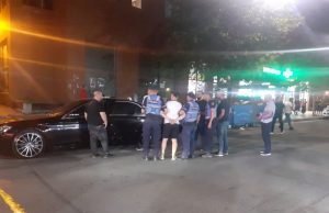Gjuan me pistoletë në mes të rrugës në Tiranë, arrestohet autori pranë zonës së “Ali Demit”