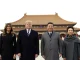 Trump mbërrin në Kinë për takimin vendimtar me Xi Jinping! Në tavolinë: Irani, Tajvani dhe lufta tregtare. Musk, Tim Cook dhe gjigantët e teknologjisë shoqërojnë presidentin amerikan në Pekin