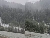 Dimër në mes të majit/ Bora “zbardh” Brezovicën dhe surprizon turistët
