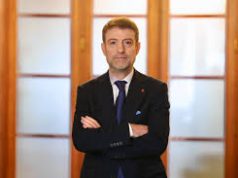 Diplomacia s’bëhet në Facebook/ Ministria e Jashtme mohon indiferencën ndaj studentëve në Shkup