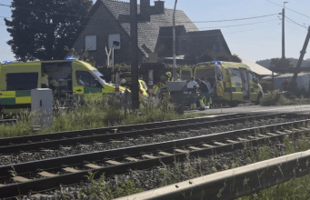 “Semafori ishte i kuq dhe trau i ulur”/ Belgjikë, treni përplas furgonin e nxënësve, 4 të vdekur dhe 5 të plagosur