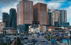 10 euro për të hyrë në Prishtinë? Plani që po ndez debat në Kosovë