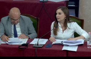 Tabaku shpërthen në Kuvend: 60% e tenderëve i marrin vetëm 12 kompani!