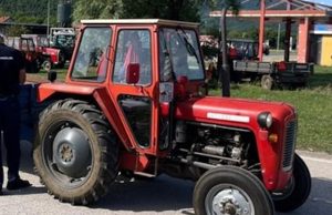 66-vjeçari kapet pa patentë… me traktor/ I moshuari humb “Fergusonin” pas ndalimit nga policia në Tetovë