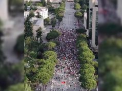 Rama sfidon CNN: Si u kthye protesta e Zvërnecit në spektakël ndërkombëtar/ Kryeministri thotë se protesta e sotme mblodhi rreth 2 mijë persona dhe se në kulmin e saj nuk ka kaluar 8 mijë pjesëmarrës.