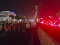 Protesta rekord, mbi 8 orë/ Tubimi i 15-të kundër Ramës zgjatet deri në Rinas pas marshimit