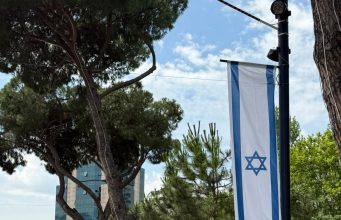 Peleg: Patriotët shqiptarë do ta respektojnë flamurin tonë, Këlliçi: Provokim