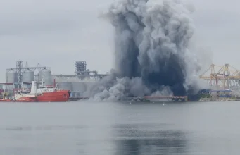 Ukraina godet pesë anije në Detin Azov, pranon shpërthimin e një droni detar në Rumani