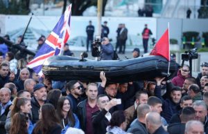 Gomone para Kryeministrisë, protestuesit sfidojnë Ramën: Diaspora do vijë për protestë