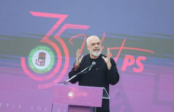 Rama sfidon protestuesit: Ma sillni projektin e Zvërnecit dhe e anuloj!