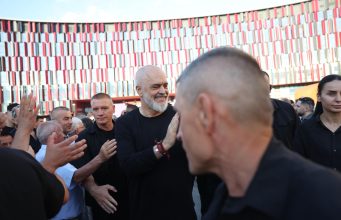 Rama sulmon protestën: Pas Zvërnecit fshihet një luftë politike