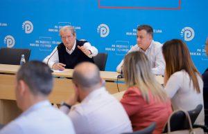 Mafia në aksion/ Berisha reagon për Koçekun: Rama po kërcënon protestuesit, Vlora Hyseni të japë llogari për veprimtarinë e saj