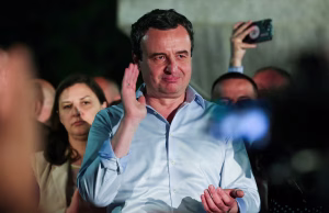 Reuters: Vetëvendosje del forcë e parë me rreth 43% të votave, por Albin Kurti do të ketë nevojë për partnerë koalicioni për të formuar qeverinë e re.