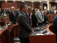 Kuvendi mban një minutë heshtje për efektivin Enea Mekolli me kërkesë të Grupit Parlamentar Socialist. Balla: Gjaku i Policisë së Shtetit është gjaku i vetë shtetit