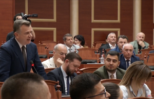 Balla sfidon Shehajn: Dalim në Vlorë dhe u tregojmë qytetarëve të vërtetën për pronat e fisit tënd
