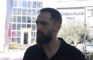 Gent Progni në polici pas marshimit të protestës: Nuk synuam aeroportin, motoja jonë është “Rama në burg, Berisha në burg”