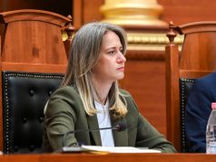 Ministrja Ismaili opozitës: Jam e gatshme për interpelancë, nuk kam pranuar kurrë fjalime të gatshme