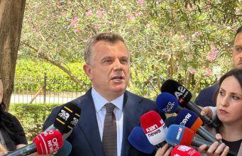 Protesta për Zvërnecin/ Balla: Duhen kërkesa konkrete. Pa përfaqësues zyrtarë nuk mund të ketë dialog institucional