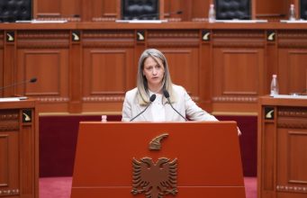 Ismaili mbron projektin në Zvërnec: Vlora u zhvillua me investime, ndërsa flamingot u rikthyen me politika dhe fonde mbështetëse për mjedisin