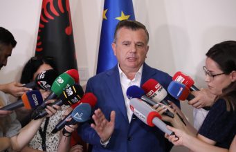 Balla: Koçeku të dorëzojë mandatin, protestën e kanë vjedhur nga kauza e Zvërnecit