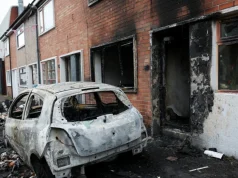Një sulm me thikë në Belfast ka shkaktuar trazira dhe sulme ndaj emigrantëve. I dyshuari, një refugjat sudanez