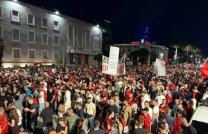 Pas 23 ditësh në shesh, protestuesit kërkojnë qeveri teknike dhe largimin e Ramës