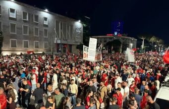 Pas 23 ditësh në shesh, protestuesit kërkojnë qeveri teknike dhe largimin e Ramës