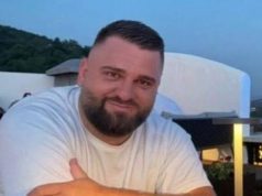 Vetëdorëzohet një nga autorët e dyshuar të vrasjes së Endri Goxhajt. Pas dy muajsh në arrati, Marjaldo Nela paraqitet në polici. Në kërkim mbetet ende vëllai i tij, Donaldo Nela