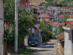 Pogradec, 30-vjeçari plagos me thikë bashkëshorten dhe përfundon në polici