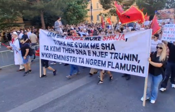 “Pa dorëheqje, s’ka dialog”/ Nis protesta e tretë për Zvërnecin, qytetarët marshojnë drejt Kryeministrisë